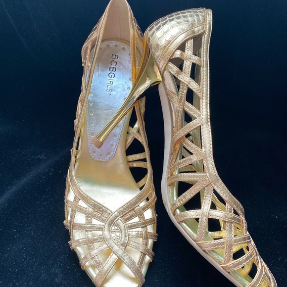 Golden heel 👠 4 in. They were only used 1 time. - Picture 3 of 5